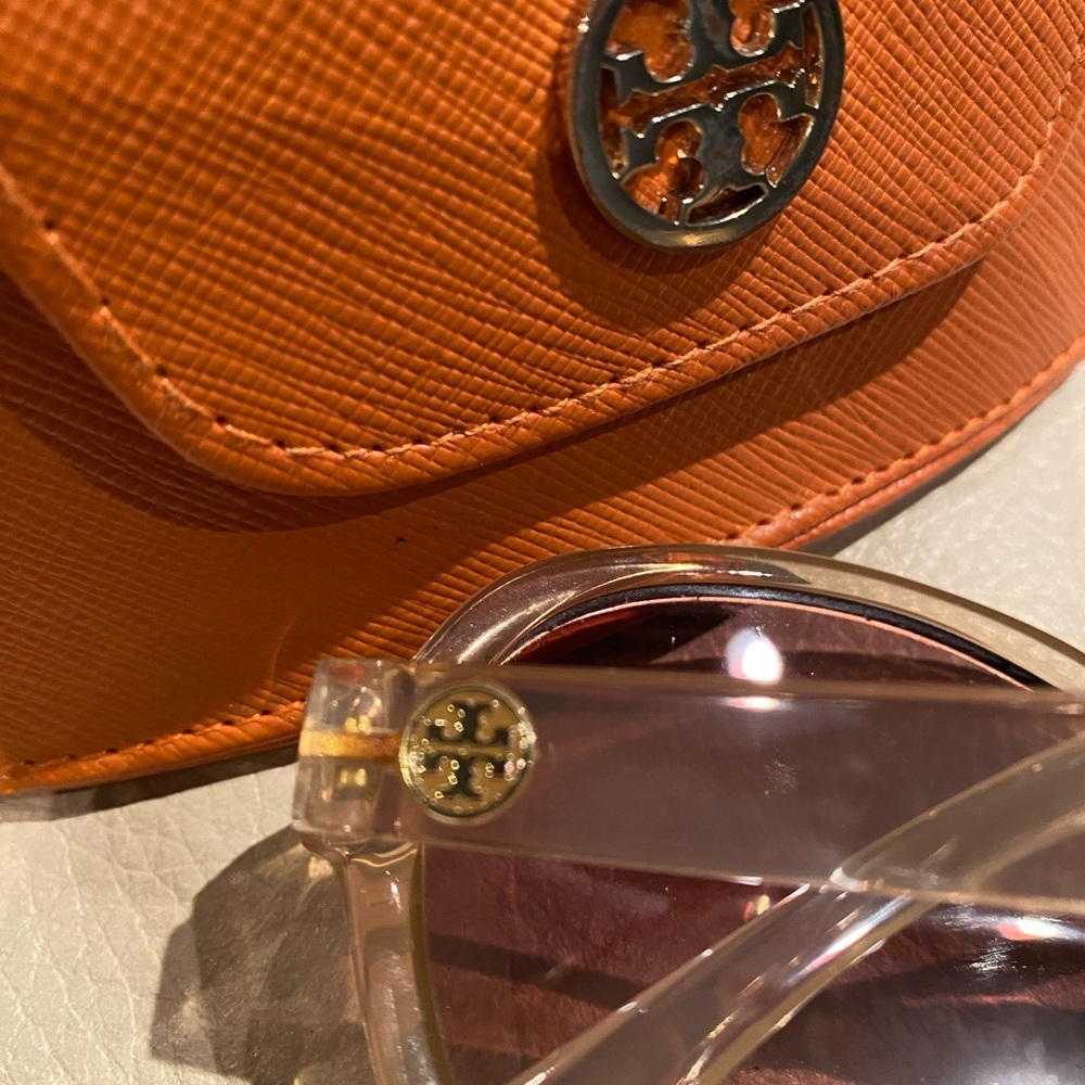 Tory Burch TY9056U Sunglasses with leather case. - Picture 3 of 11